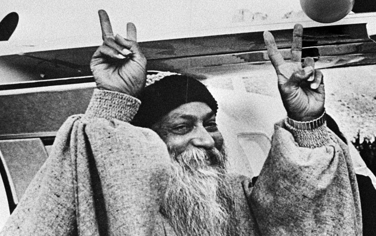 picture of osho doing peace fingers