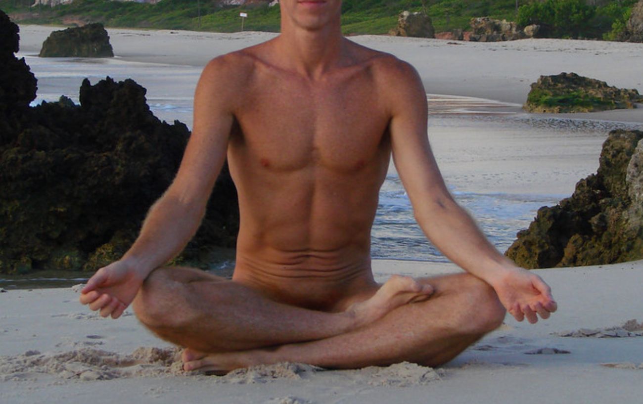 Wanna know what happens inside an all-male naked yoga class? This naked  yogi tells all. - Queerty