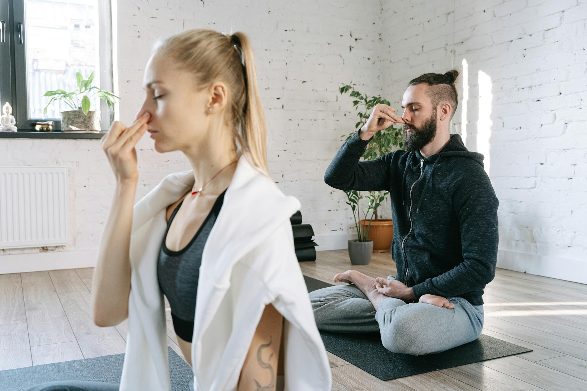 Pranayama for Anxiety: Nadi Shodhana & Bhramari Guide