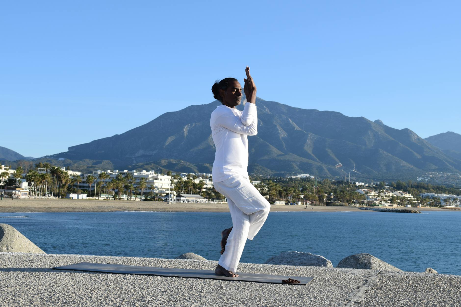 Kundalini Yoga for Beginners: Awakening Energy Through Breath and Movement